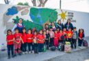 Alumnos de un jardín de infantes municipal realizaron una obra artística con tapitas plásticas con un mensaje de cuidado del ambiente