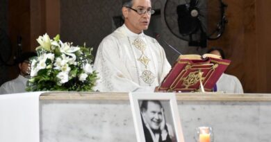 Emotiva ceremonia en la Catedral Basílica en memoria de Leo Dan