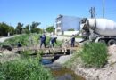 Obras Públicas de la municipalidad trabaja en la construcción del segundo puente peatonal sobre el desagüe de Avda. del Trabajo