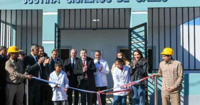 Zamora inauguró obras educativas y entregó viviendas para las familias del departamento Atamisqui