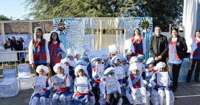Emotivo acto de promesa de cariño de los alumnos de los jardines de infantes municipales de Clodomira