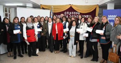 La intendente Fuentes entregó heladeras y cocinas eléctricas a los jardines de infantes de la municipalidad