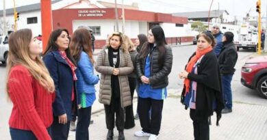 La intendente Fuentes habilitó nuevos semáforos en la esquina de Libertad y Sebastián Ábalos