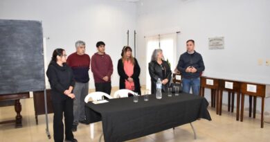 El municipio de Fernández y la EAyO de la Unse pusieron en marcha un curso de tapicería básica