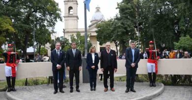 La intendente Fuentes participó del acto y del tedéum por el Día de la Independencia