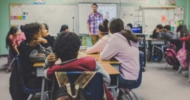 Comienza el pago de la hora extendida a los docentes