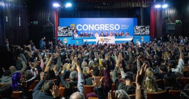 Una mesa colegiada de Kicillof y Máximo selló la unidad del peronismo